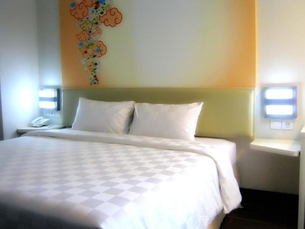 Cordela Hotel Cirebon Eksteriør billede