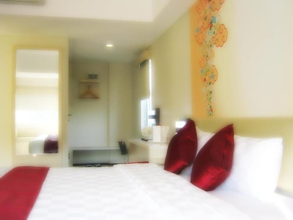 Cordela Hotel Cirebon Eksteriør billede